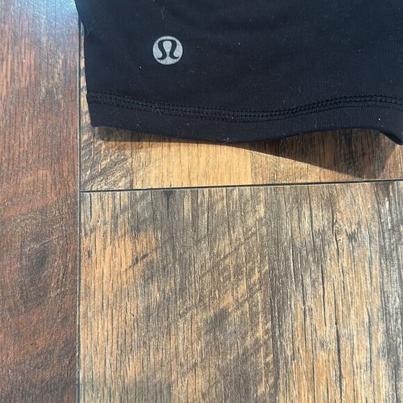 Lululemon reversible shorts 4 (5200A) - Picture 3 of 6